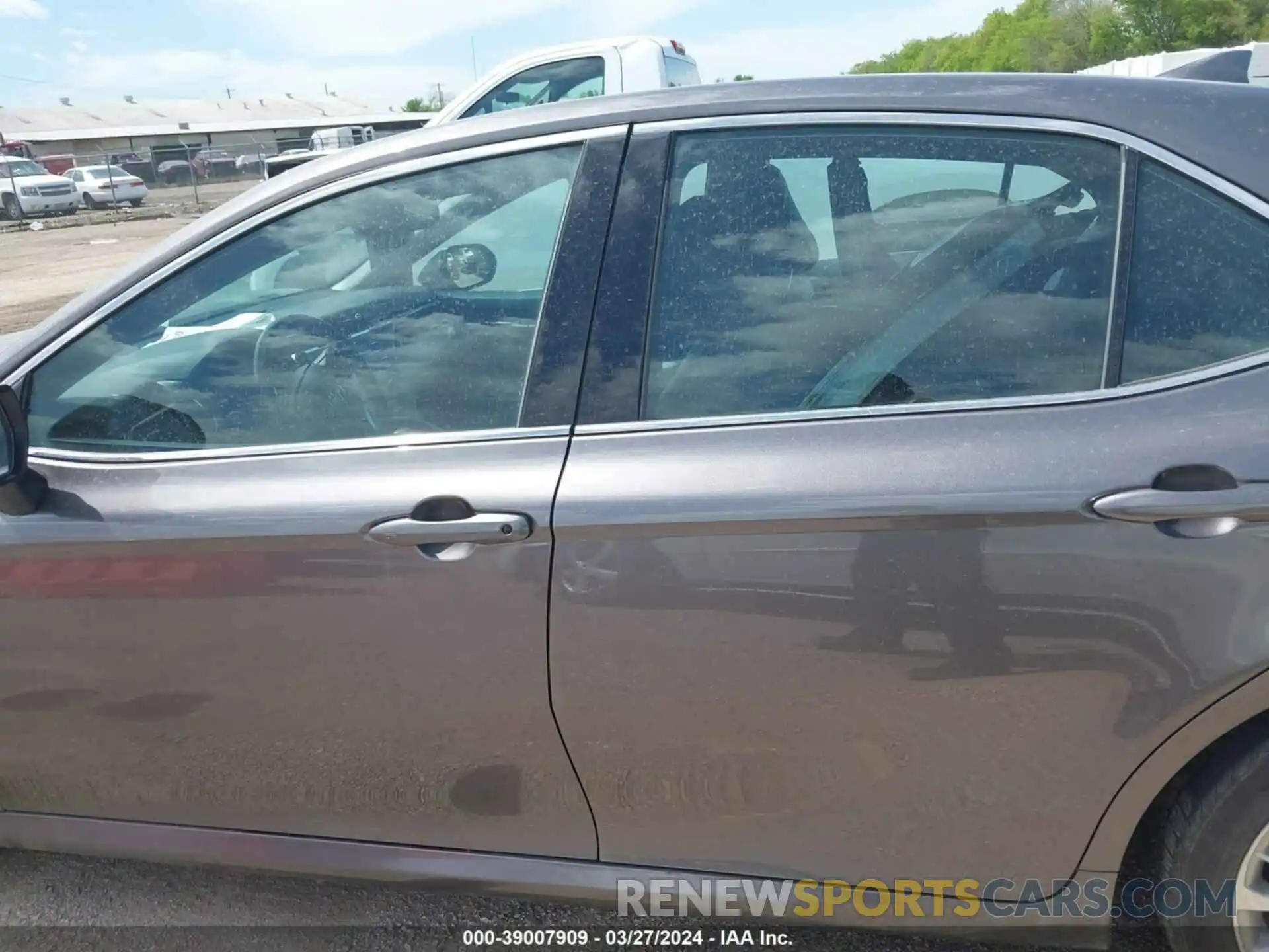 14 Photograph of a damaged car 4T1F11AK3LU931369 TOYOTA CAMRY 2020