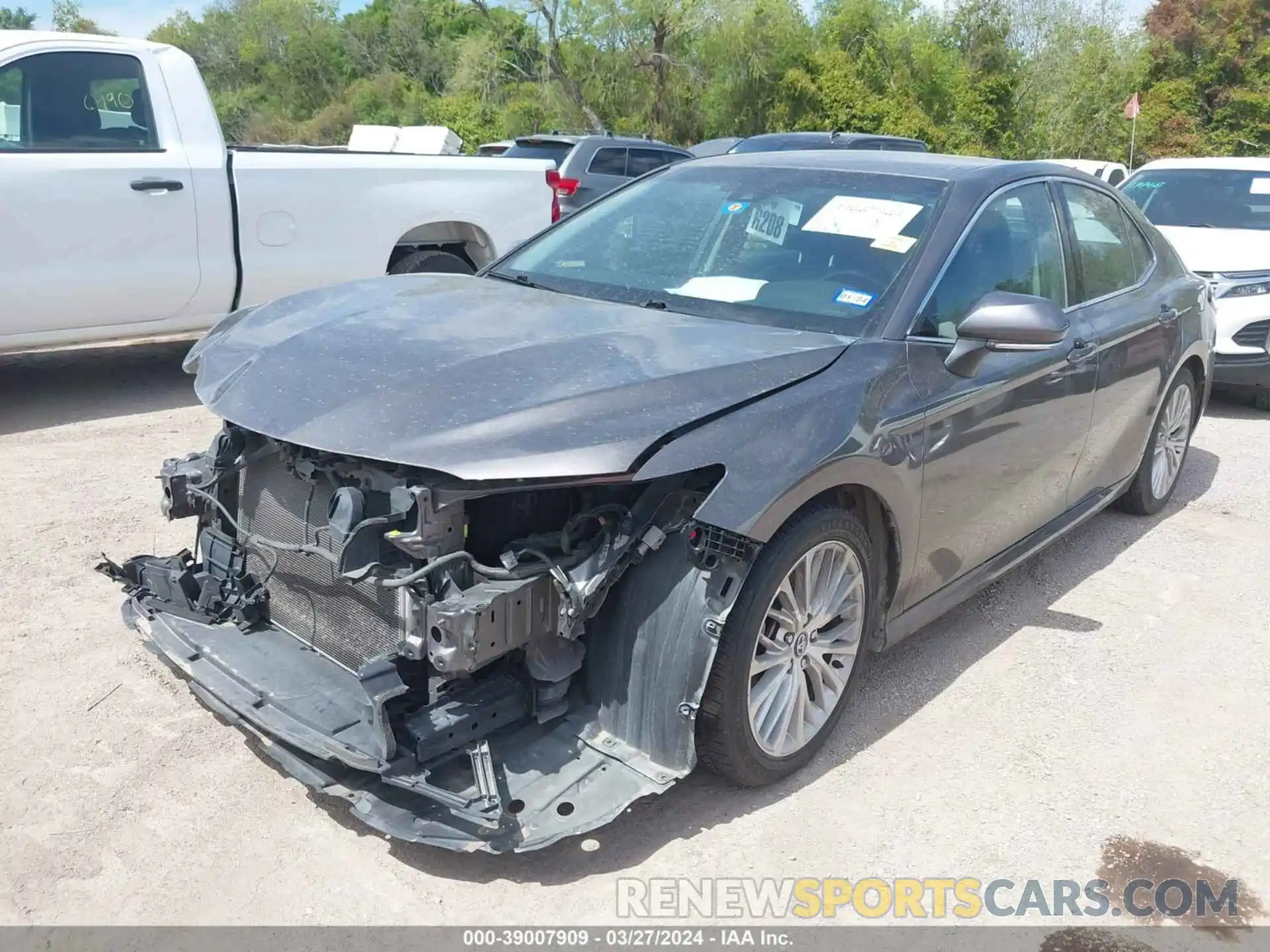 2 Photograph of a damaged car 4T1F11AK3LU931369 TOYOTA CAMRY 2020