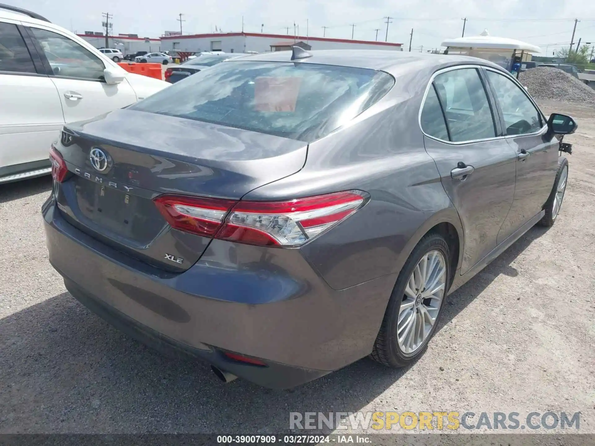 4 Photograph of a damaged car 4T1F11AK3LU931369 TOYOTA CAMRY 2020