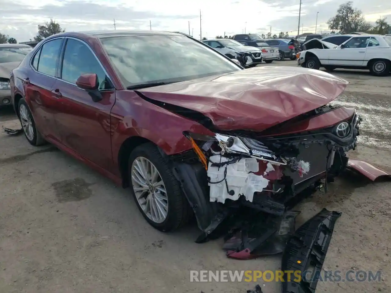 1 Photograph of a damaged car 4T1F11AK3LU970821 TOYOTA CAMRY 2020