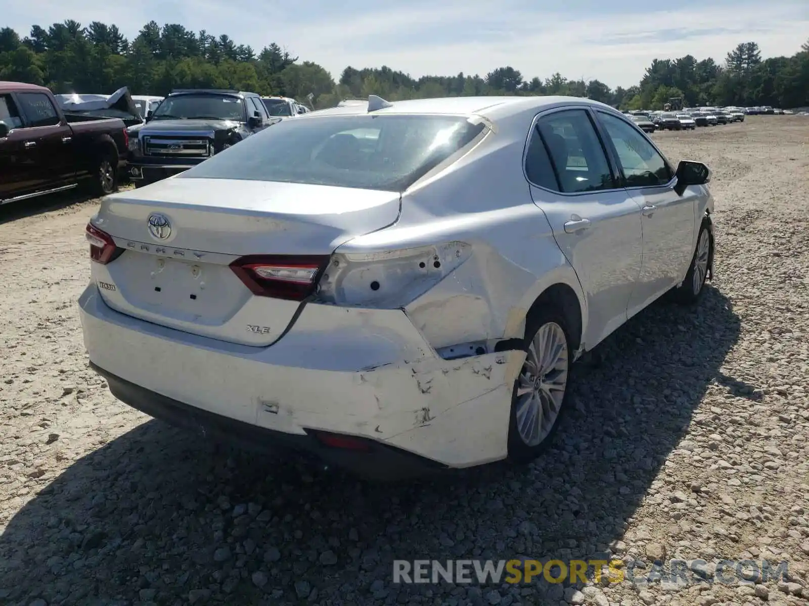 4 Photograph of a damaged car 4T1F11AK4LU305975 TOYOTA CAMRY 2020