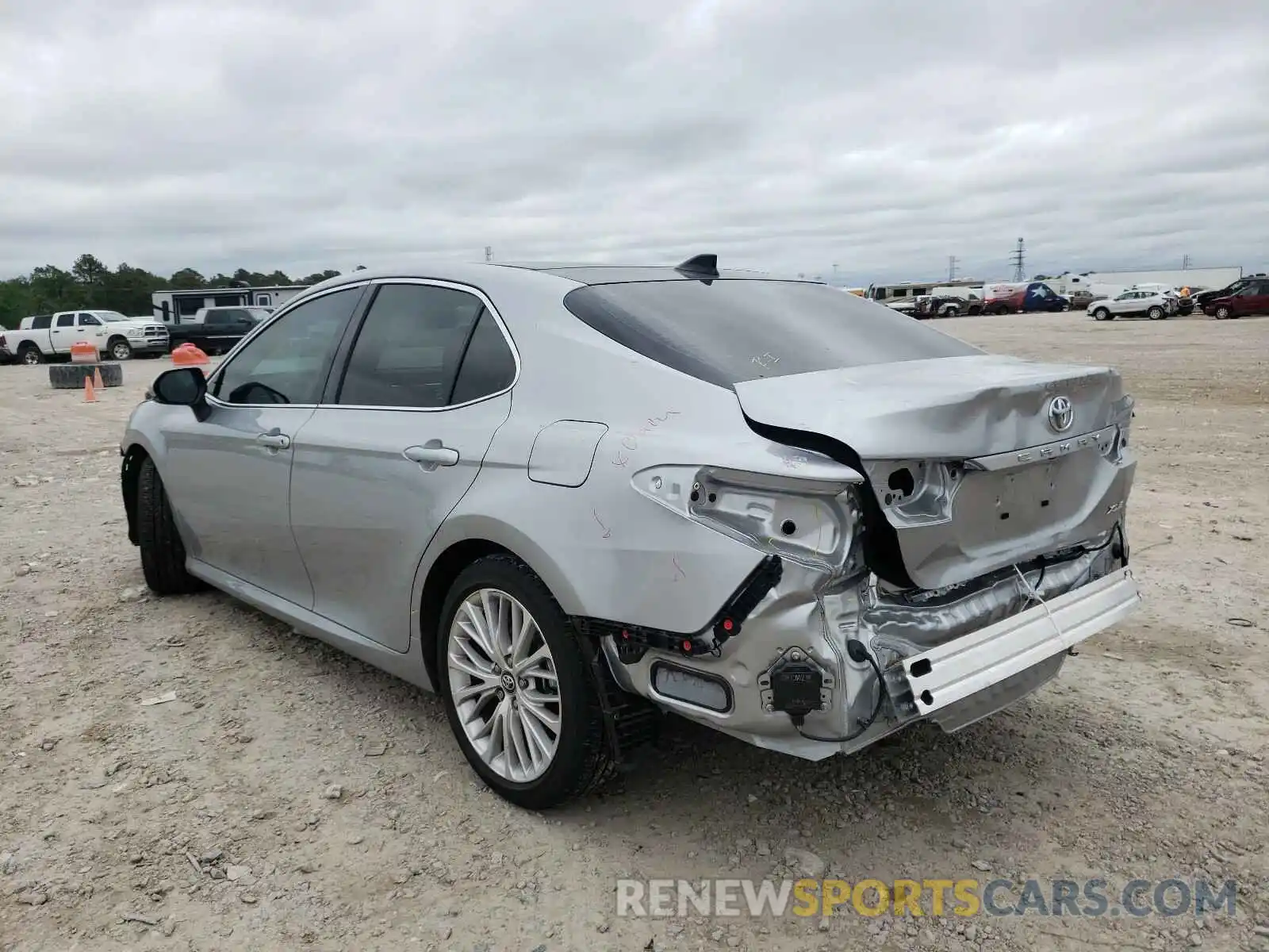 3 Photograph of a damaged car 4T1F11AK4LU306480 TOYOTA CAMRY 2020