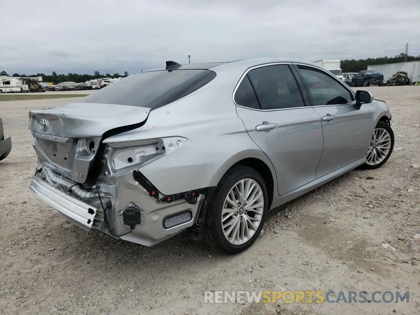 4 Photograph of a damaged car 4T1F11AK4LU306480 TOYOTA CAMRY 2020