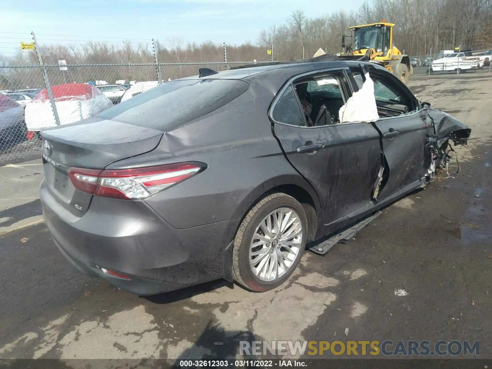 4 Photograph of a damaged car 4T1F11AK4LU312666 TOYOTA CAMRY 2020