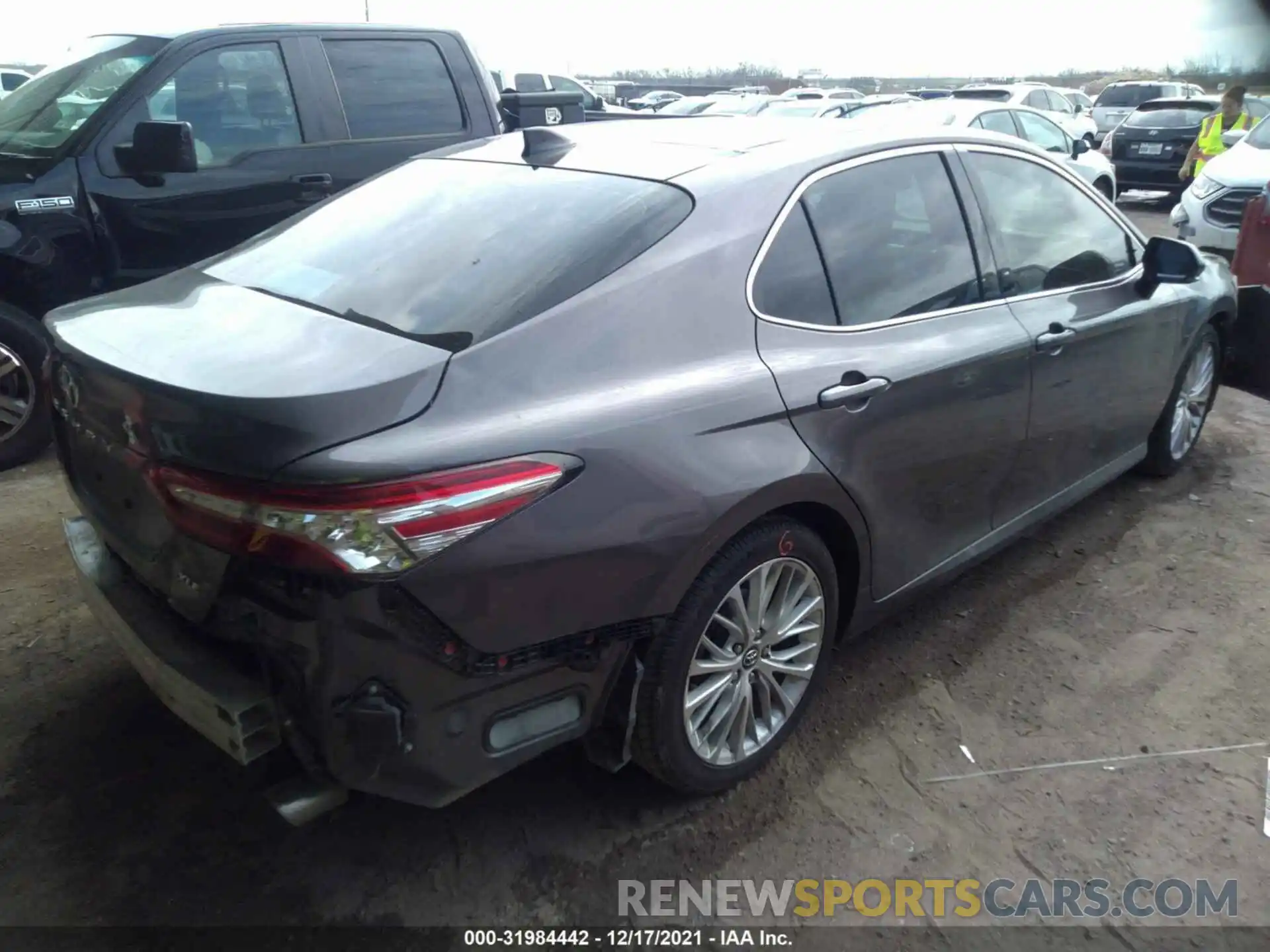 4 Photograph of a damaged car 4T1F11AK4LU335963 TOYOTA CAMRY 2020