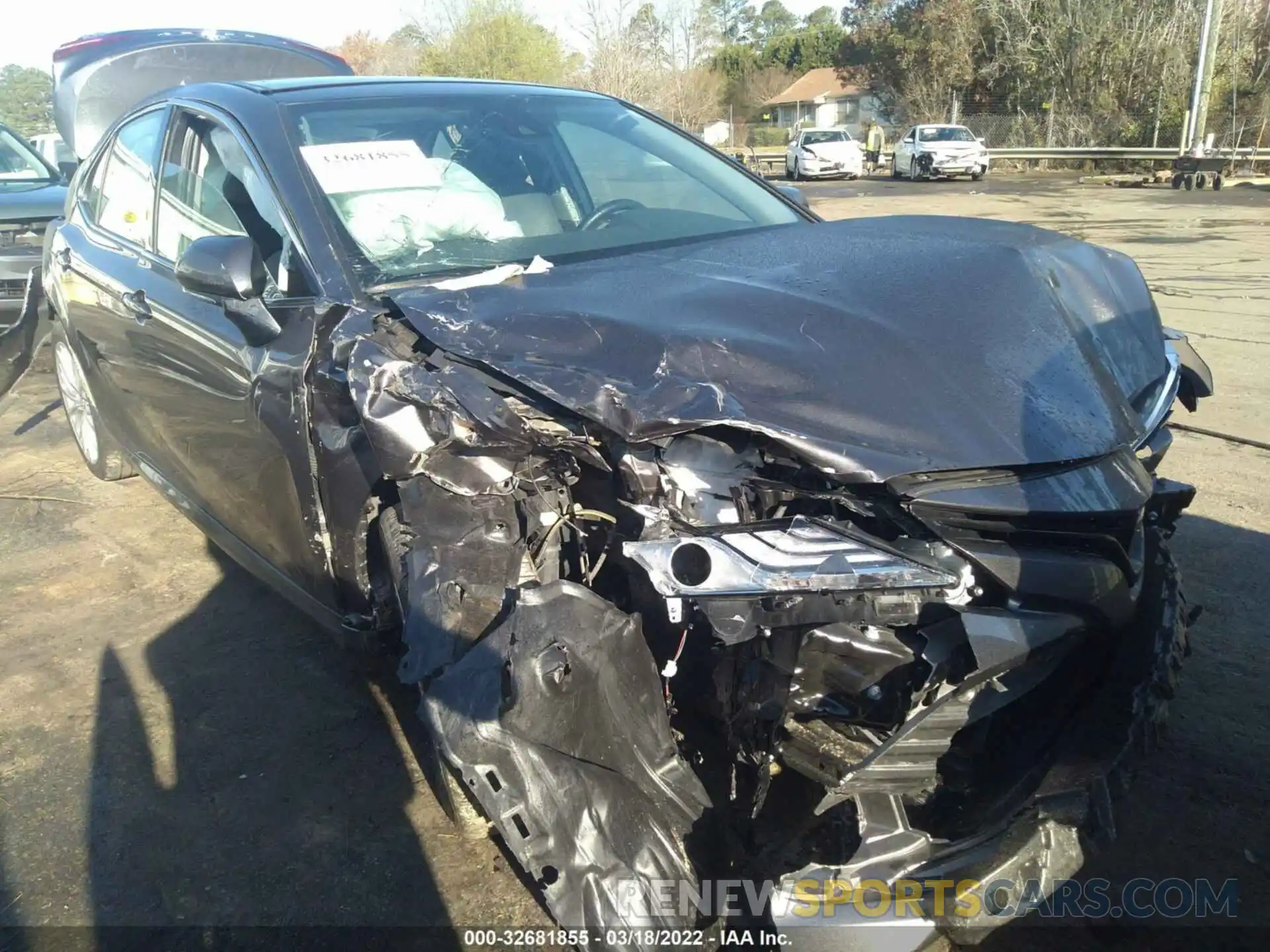 1 Photograph of a damaged car 4T1F11AK4LU895367 TOYOTA CAMRY 2020