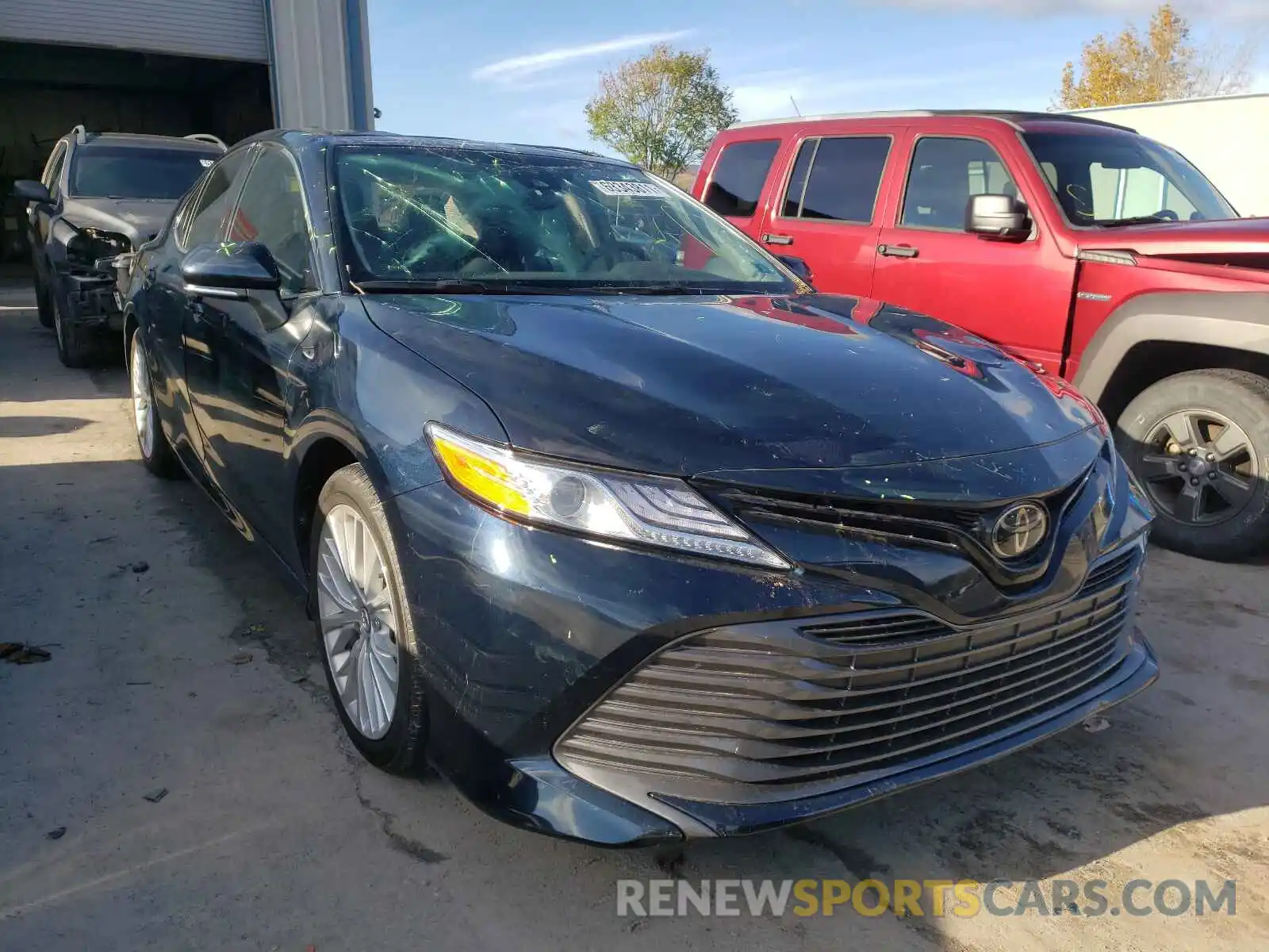 1 Photograph of a damaged car 4T1F11AK4LU924947 TOYOTA CAMRY 2020