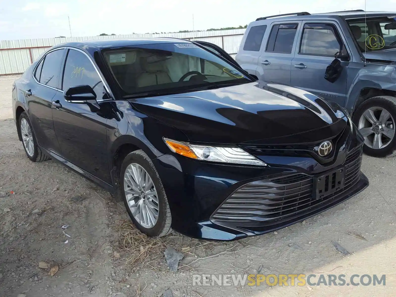 1 Photograph of a damaged car 4T1F11AK4LU925578 TOYOTA CAMRY 2020