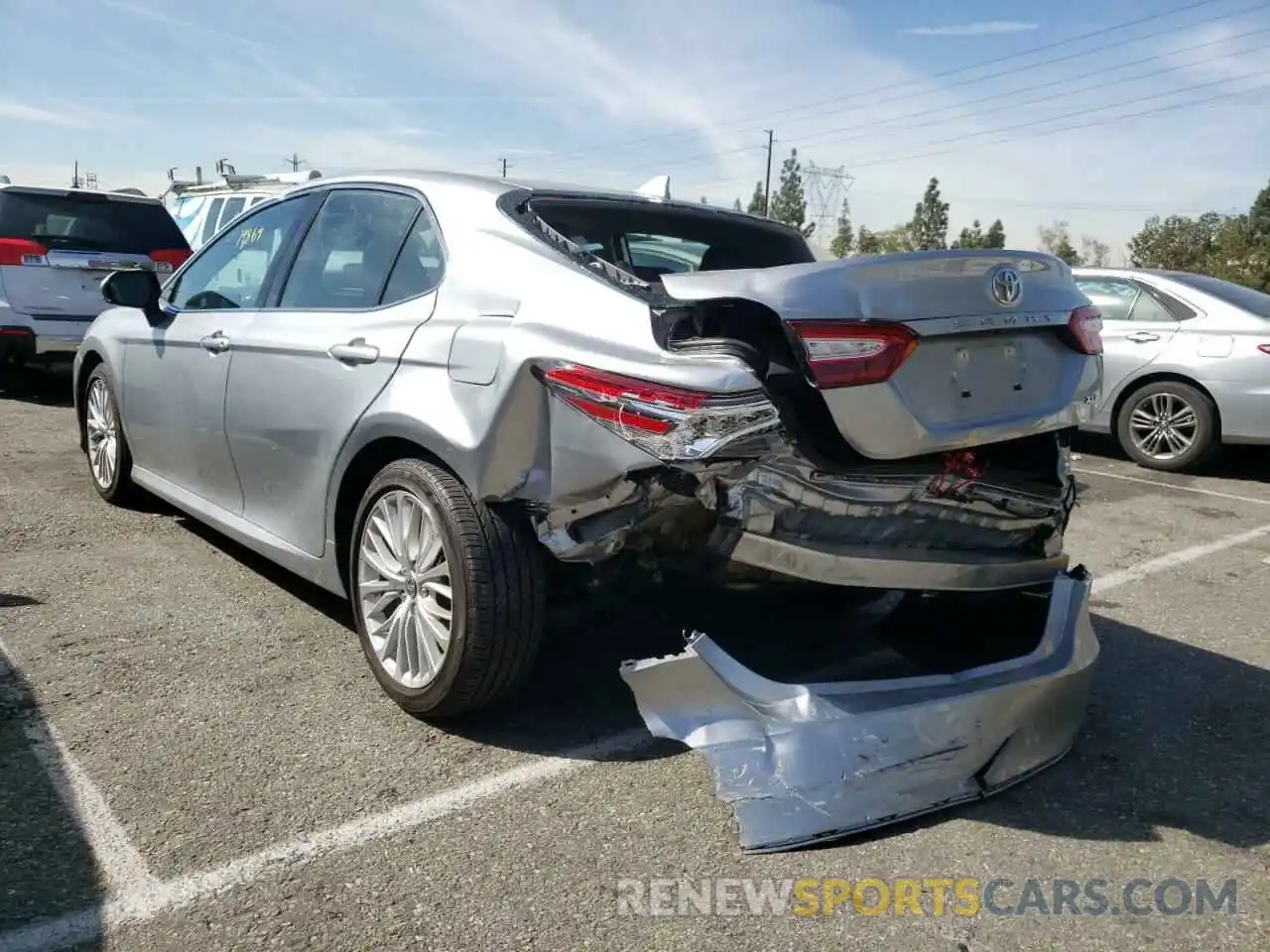 3 Photograph of a damaged car 4T1F11AK4LU946401 TOYOTA CAMRY 2020