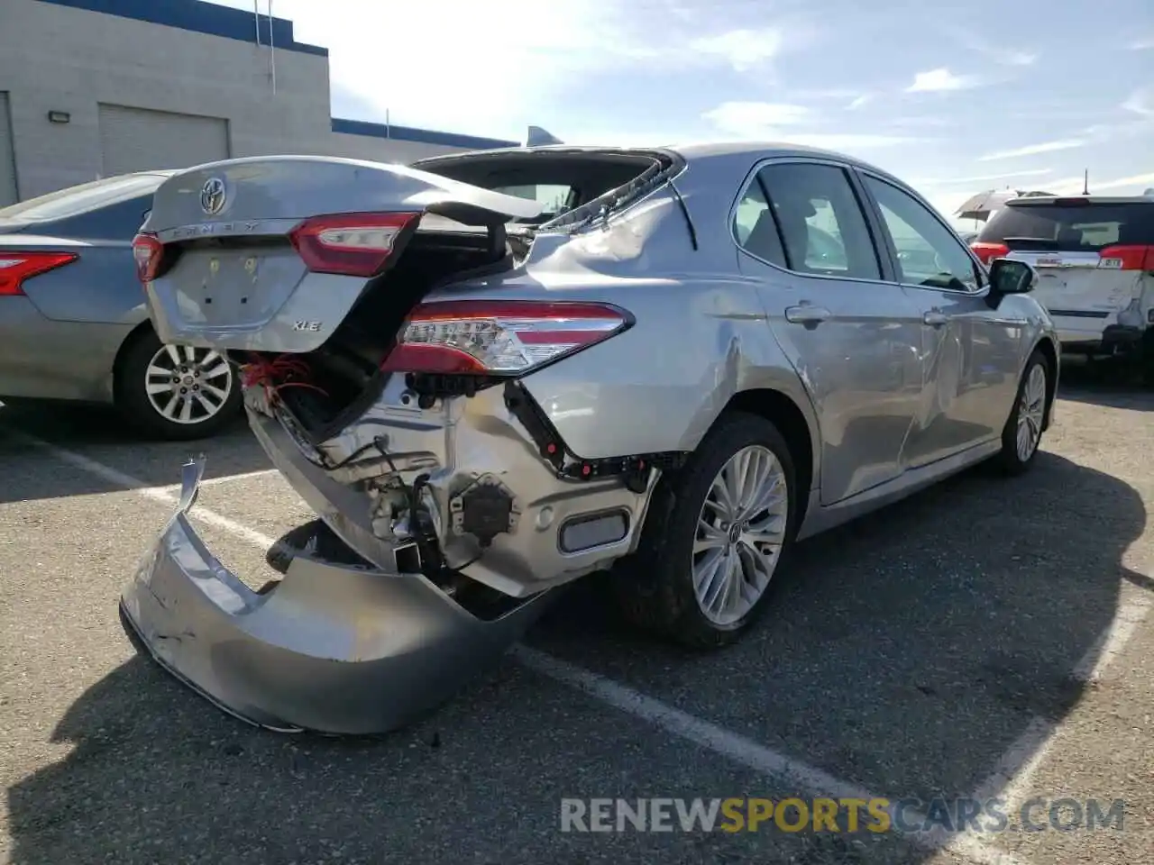 4 Photograph of a damaged car 4T1F11AK4LU946401 TOYOTA CAMRY 2020