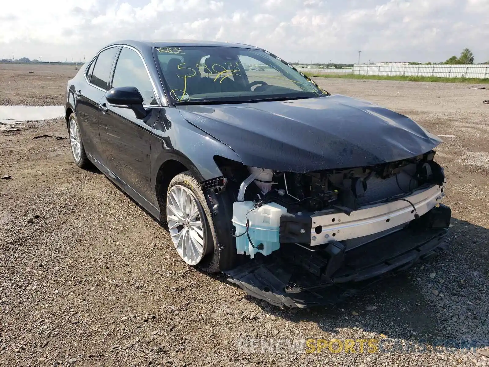 1 Photograph of a damaged car 4T1F11AK4LU966115 TOYOTA CAMRY 2020