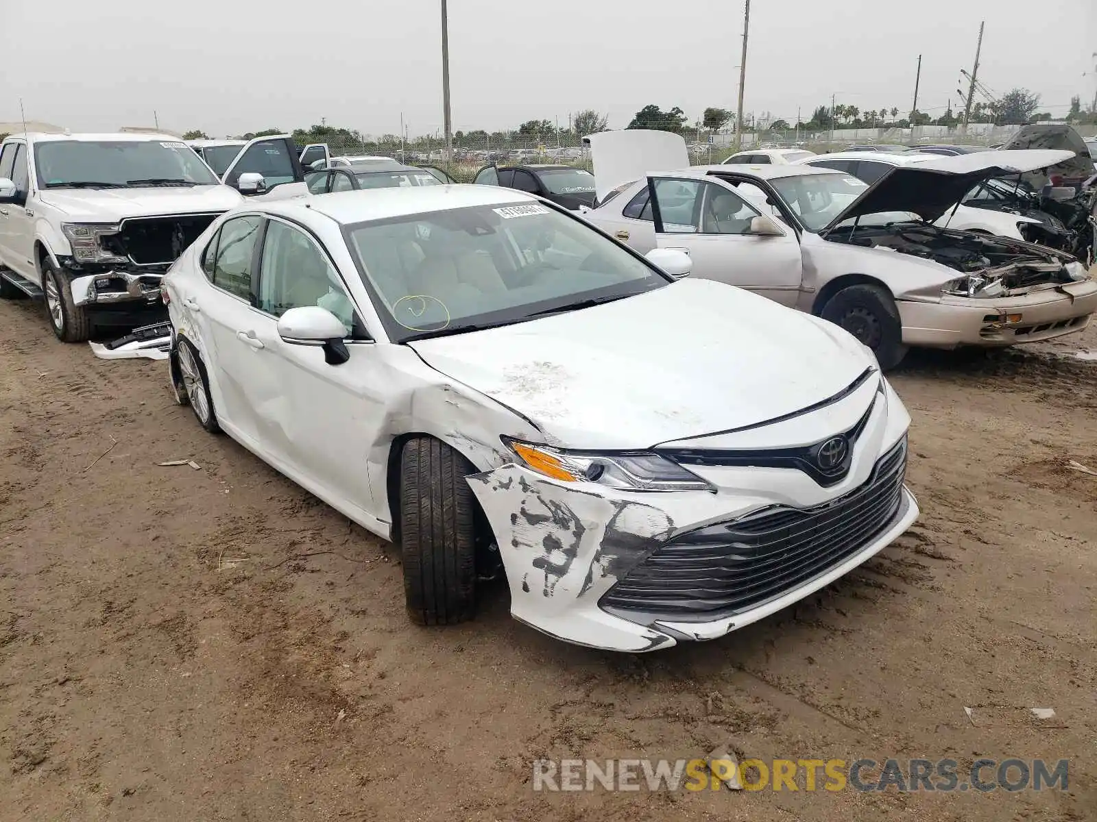 1 Photograph of a damaged car 4T1F11AK5LU386503 TOYOTA CAMRY 2020