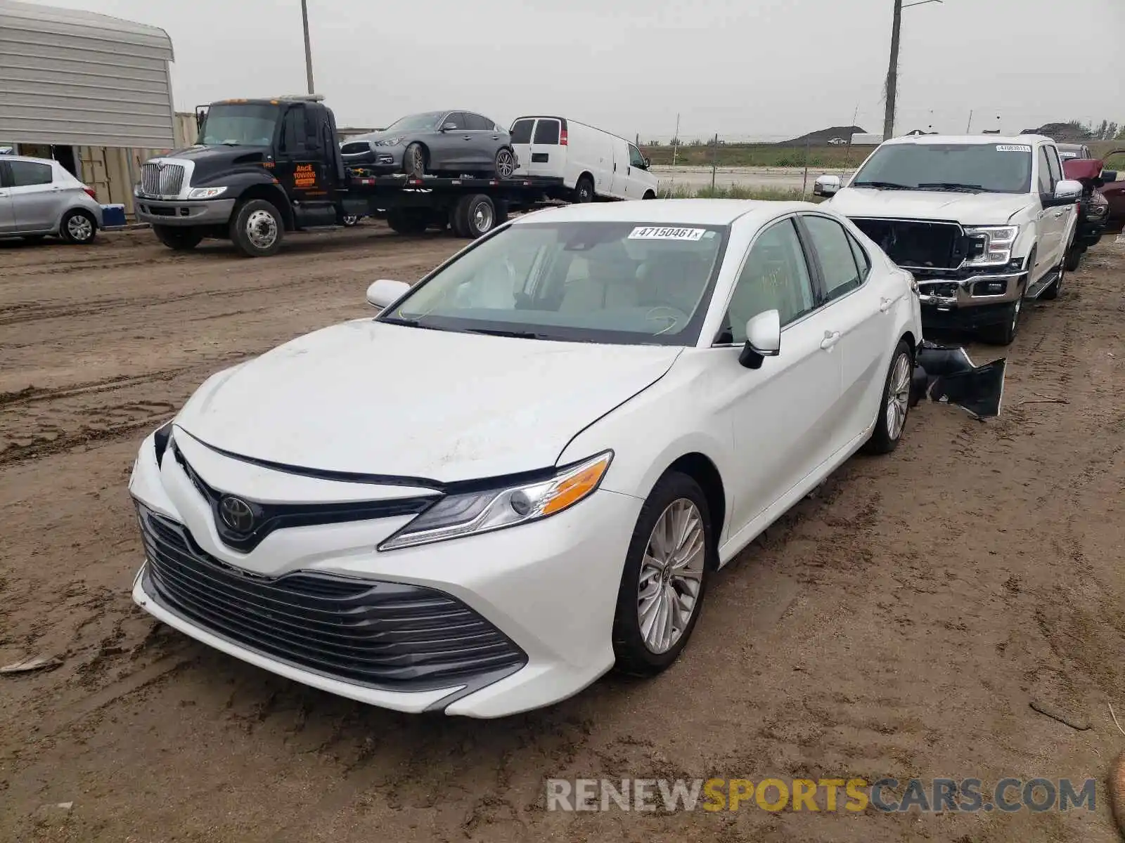 2 Photograph of a damaged car 4T1F11AK5LU386503 TOYOTA CAMRY 2020