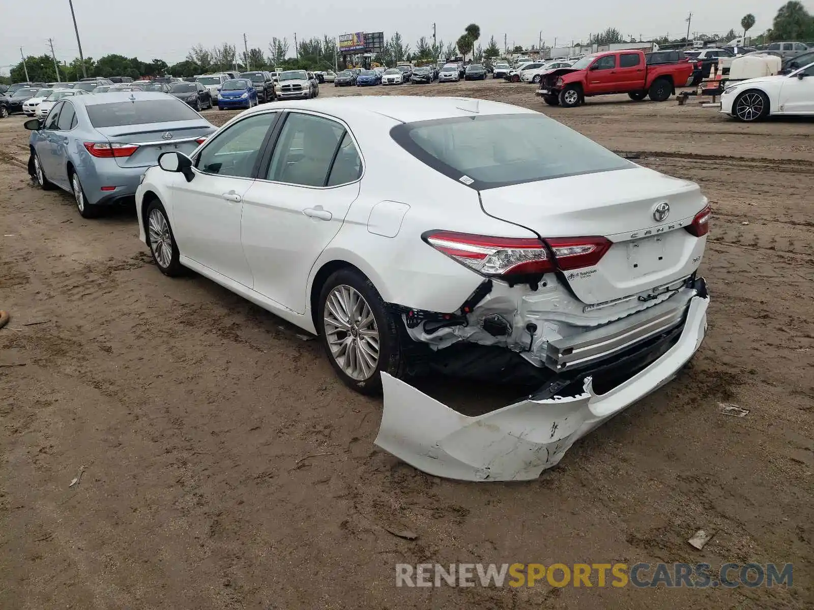 3 Photograph of a damaged car 4T1F11AK5LU386503 TOYOTA CAMRY 2020