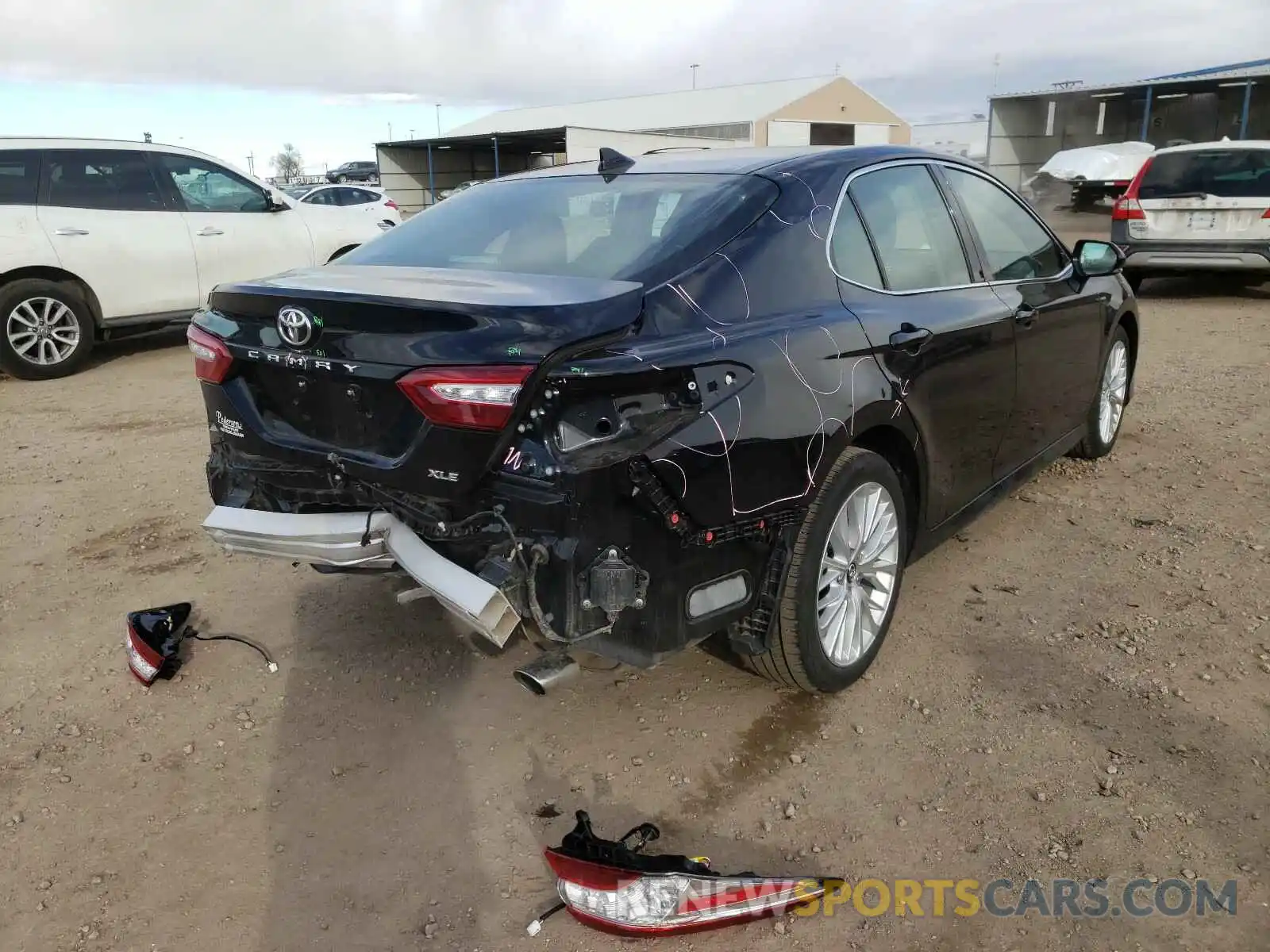 4 Photograph of a damaged car 4T1F11AK5LU925735 TOYOTA CAMRY 2020