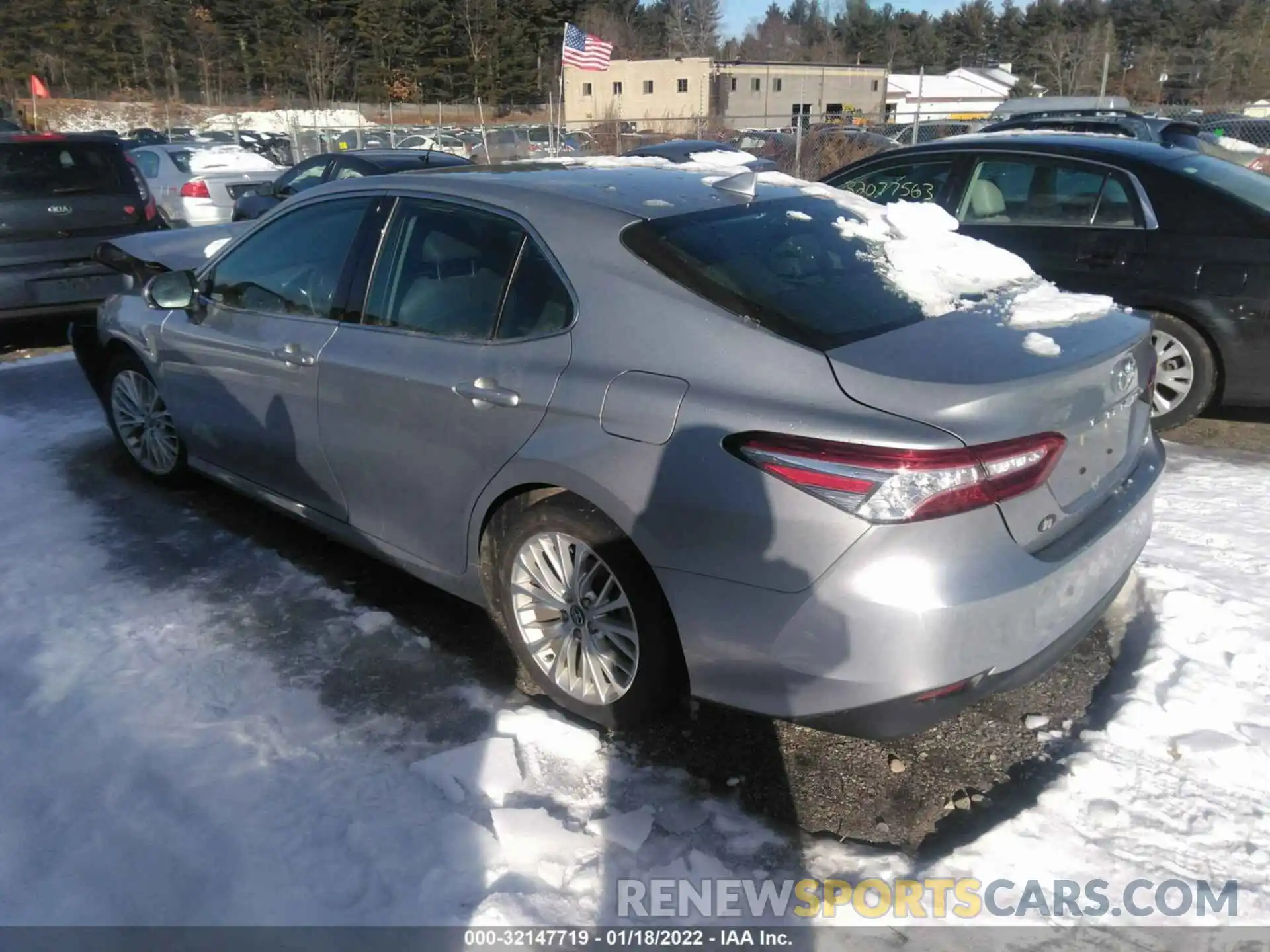 3 Photograph of a damaged car 4T1F11AK5LU932006 TOYOTA CAMRY 2020