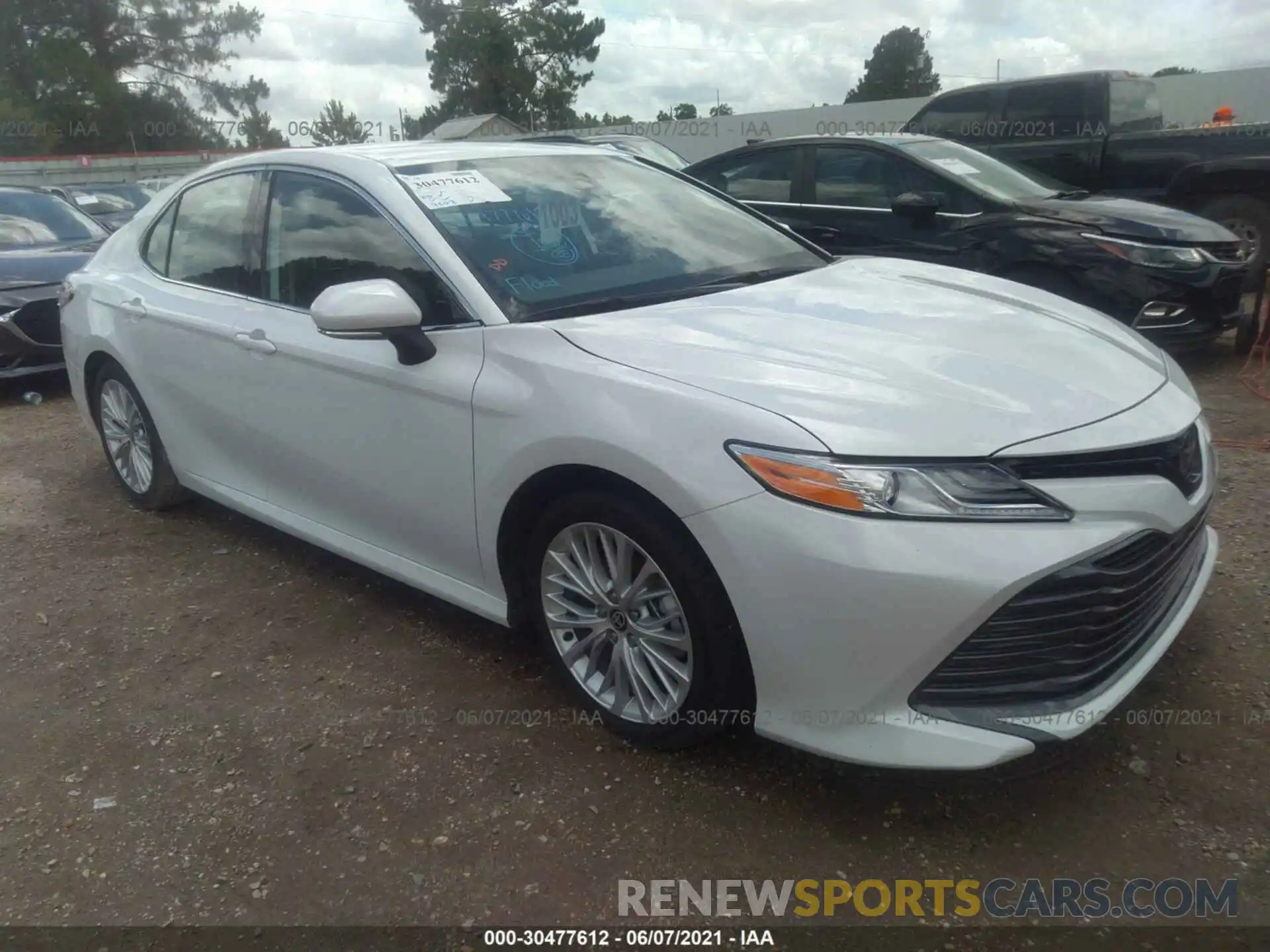 1 Photograph of a damaged car 4T1F11AK5LU979519 TOYOTA CAMRY 2020