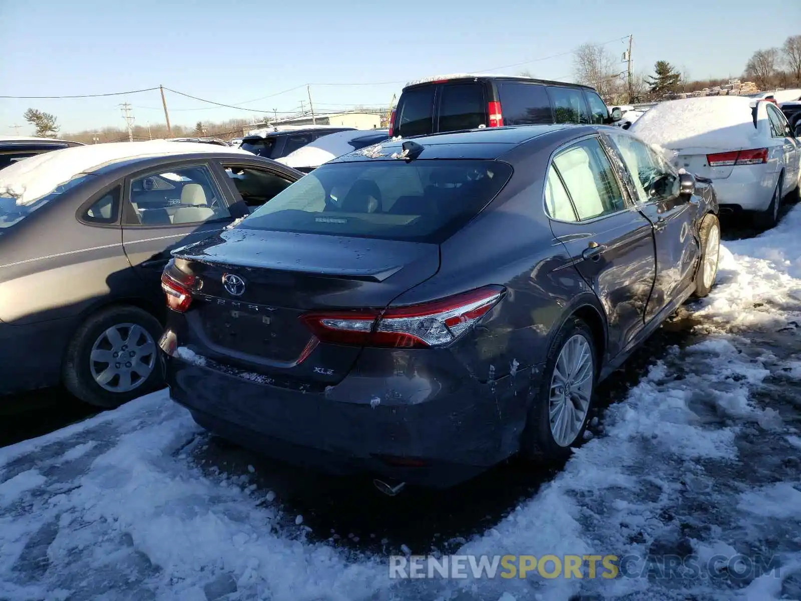 4 Photograph of a damaged car 4T1F11AK6LU339822 TOYOTA CAMRY 2020