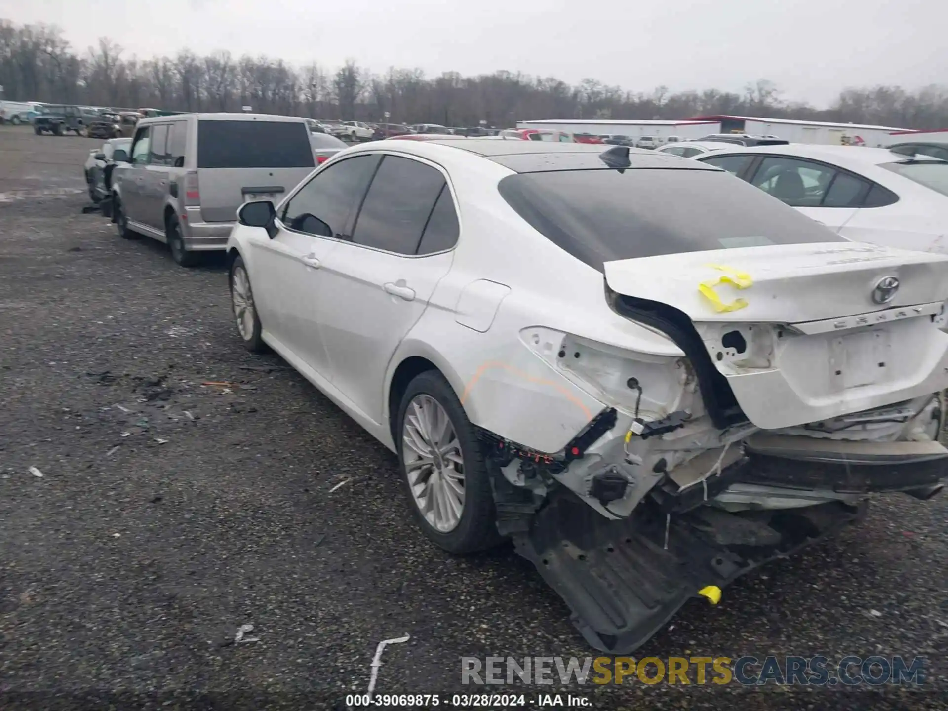 3 Photograph of a damaged car 4T1F11AK6LU398143 TOYOTA CAMRY 2020