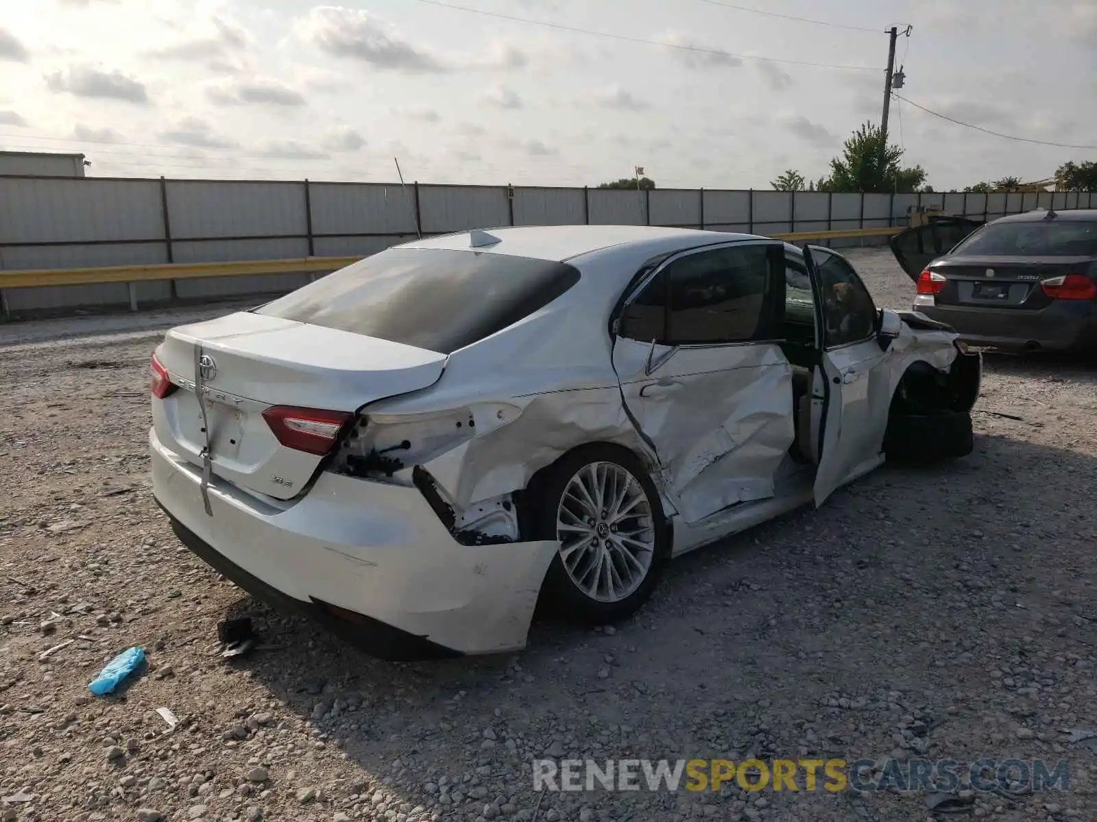 4 Photograph of a damaged car 4T1F11AK6LU881762 TOYOTA CAMRY 2020