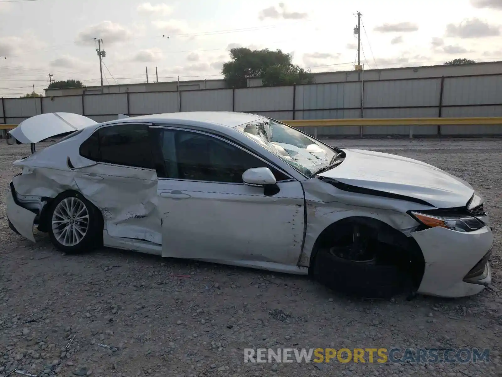 9 Photograph of a damaged car 4T1F11AK6LU881762 TOYOTA CAMRY 2020