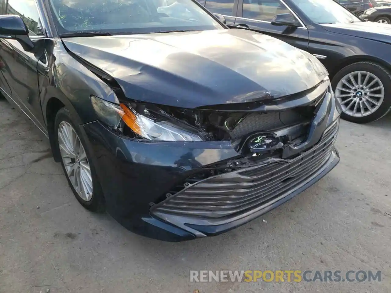 9 Photograph of a damaged car 4T1F11AK6LU925548 TOYOTA CAMRY 2020