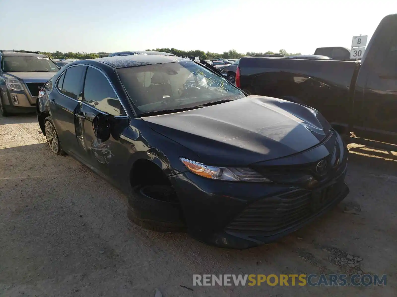 1 Photograph of a damaged car 4T1F11AK6LU943886 TOYOTA CAMRY 2020