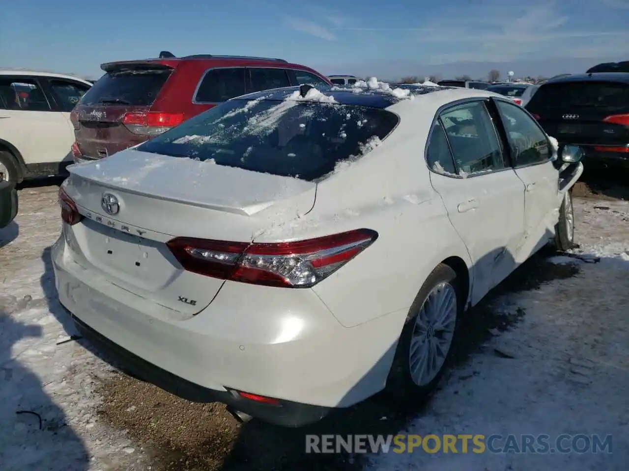 4 Photograph of a damaged car 4T1F11AK7LU925848 TOYOTA CAMRY 2020