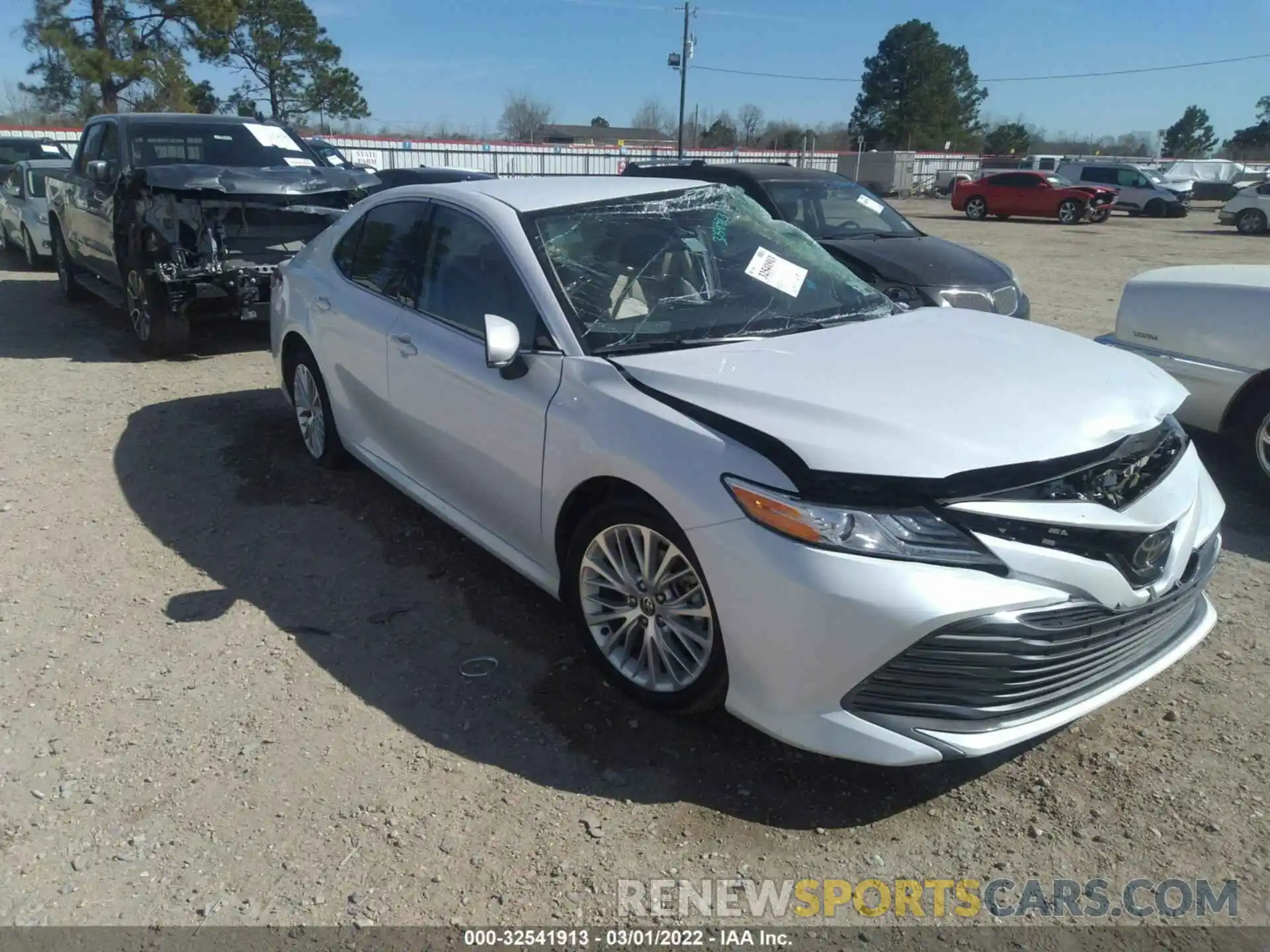 1 Photograph of a damaged car 4T1F11AK7LU987105 TOYOTA CAMRY 2020