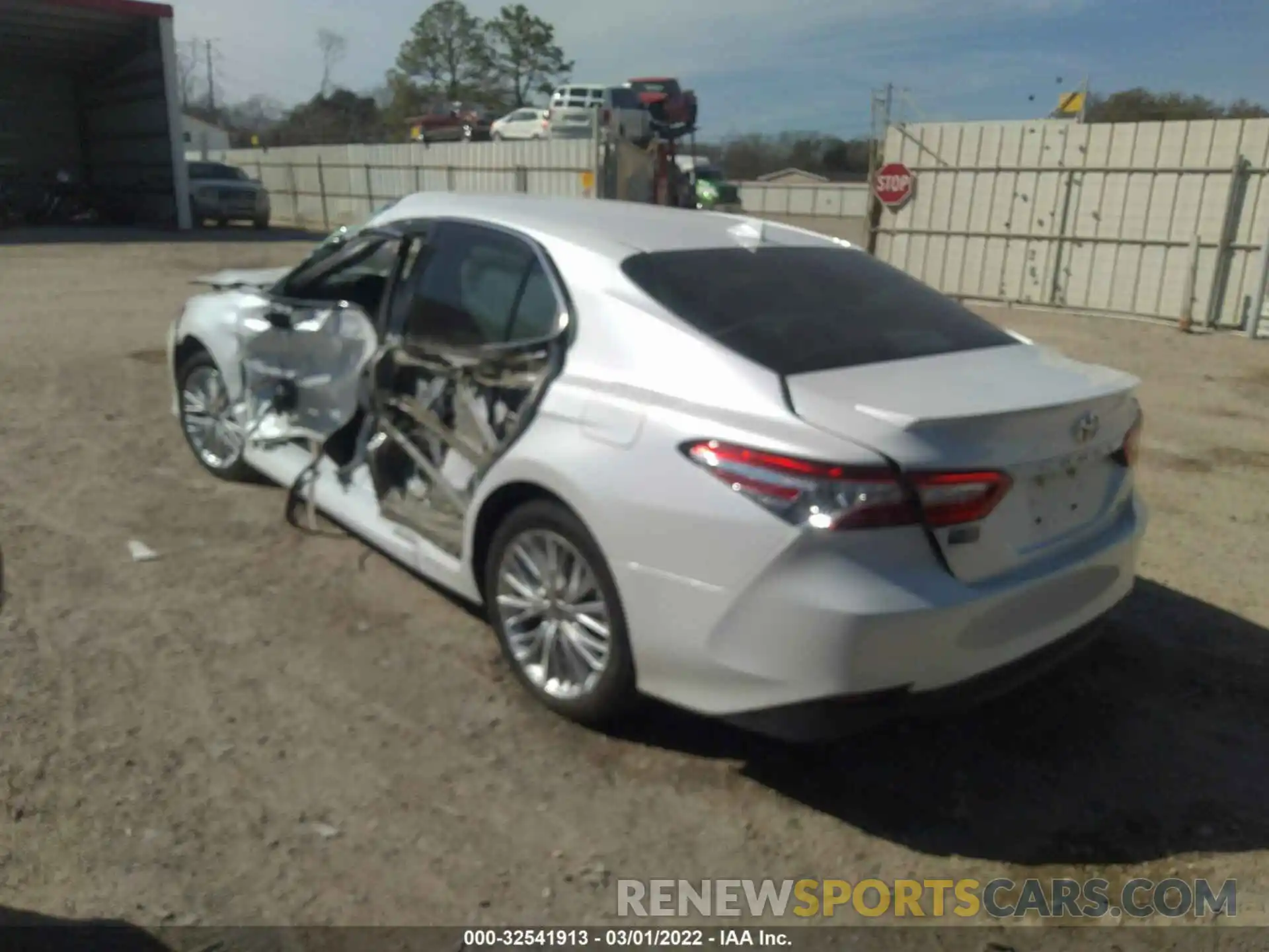 3 Photograph of a damaged car 4T1F11AK7LU987105 TOYOTA CAMRY 2020