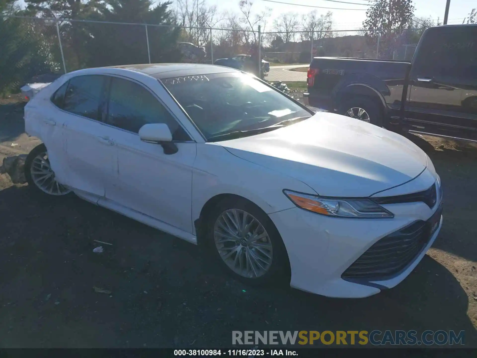 1 Photograph of a damaged car 4T1F11AK8LU866809 TOYOTA CAMRY 2020