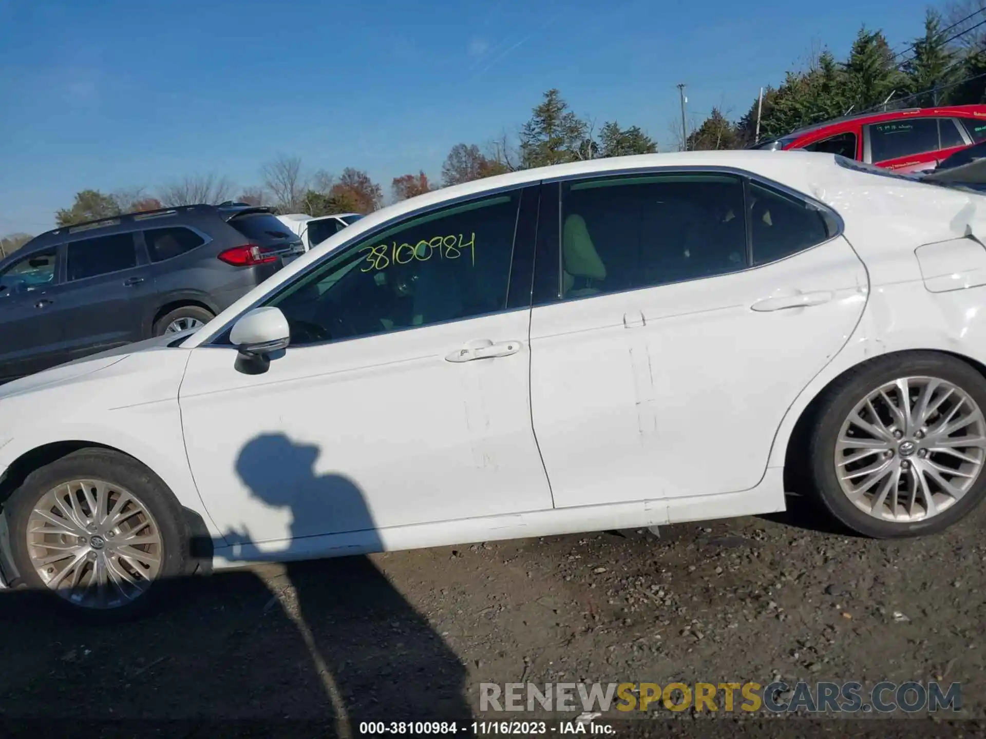 14 Photograph of a damaged car 4T1F11AK8LU866809 TOYOTA CAMRY 2020