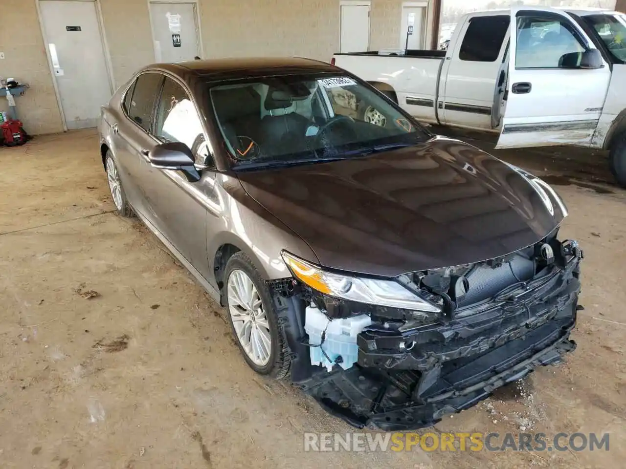 1 Photograph of a damaged car 4T1F11AK8LU907696 TOYOTA CAMRY 2020