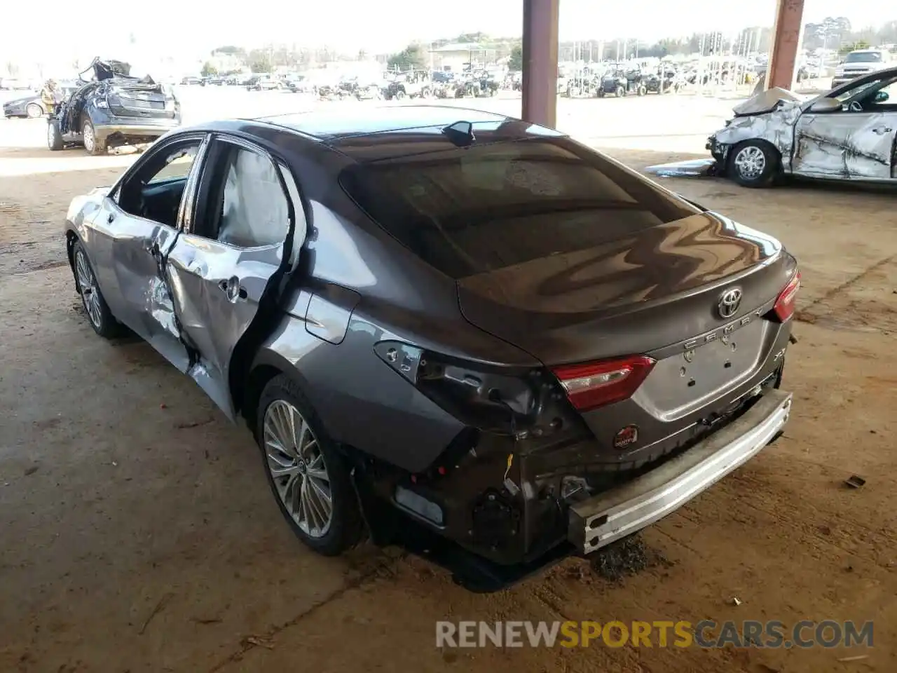 3 Photograph of a damaged car 4T1F11AK8LU907696 TOYOTA CAMRY 2020