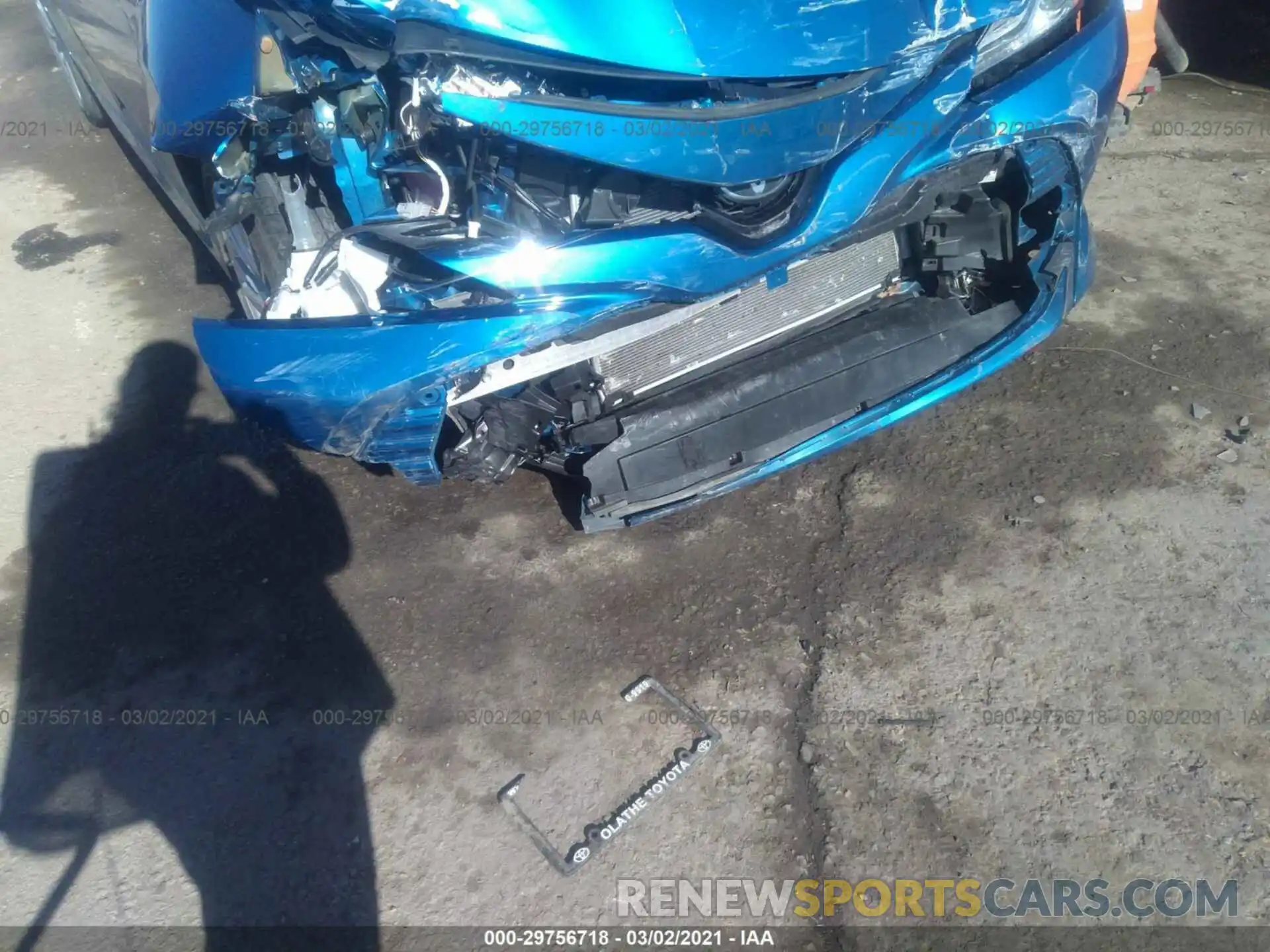 6 Photograph of a damaged car 4T1F11AK9LU329933 TOYOTA CAMRY 2020