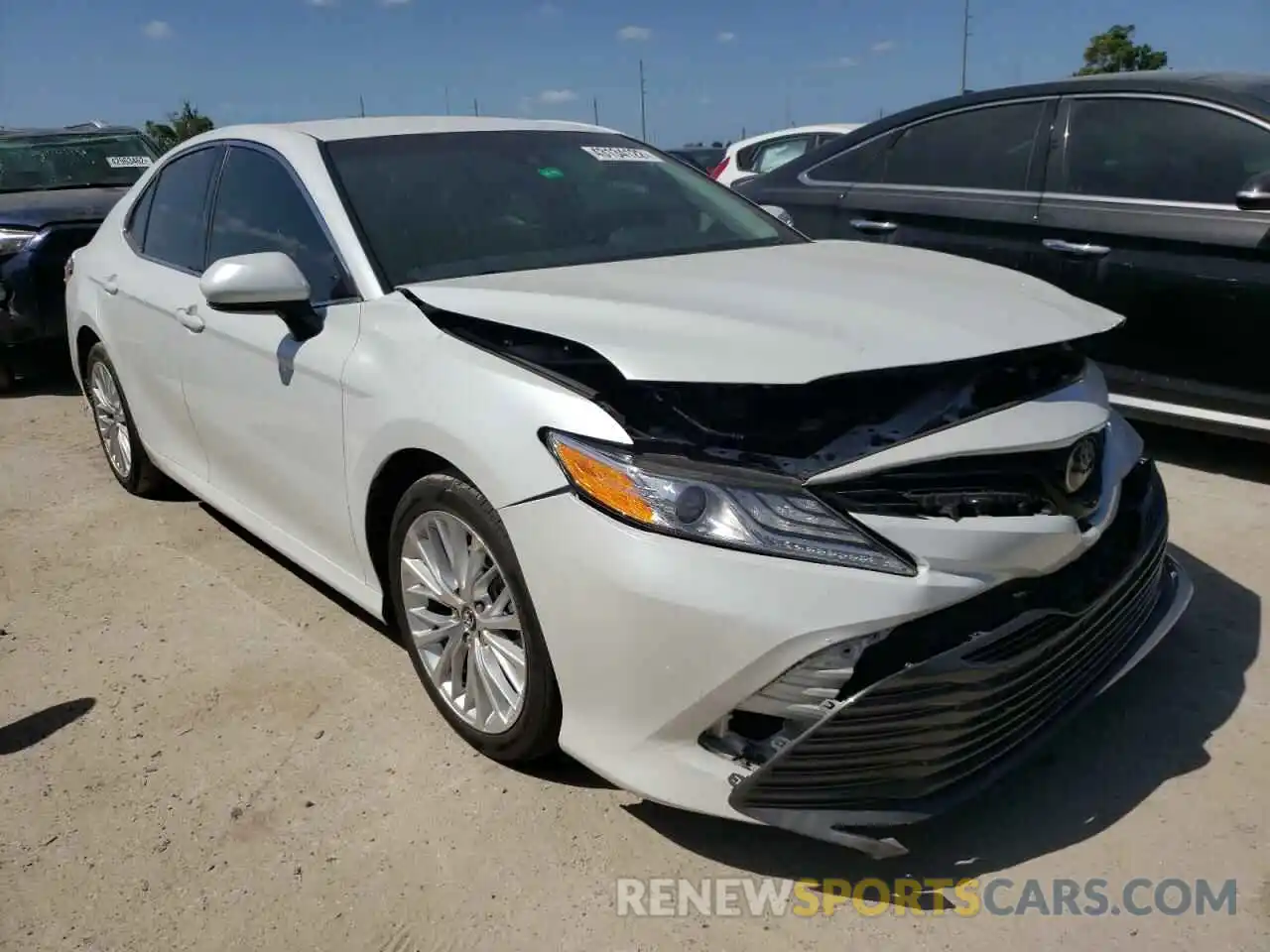 1 Photograph of a damaged car 4T1F11AK9LU930033 TOYOTA CAMRY 2020