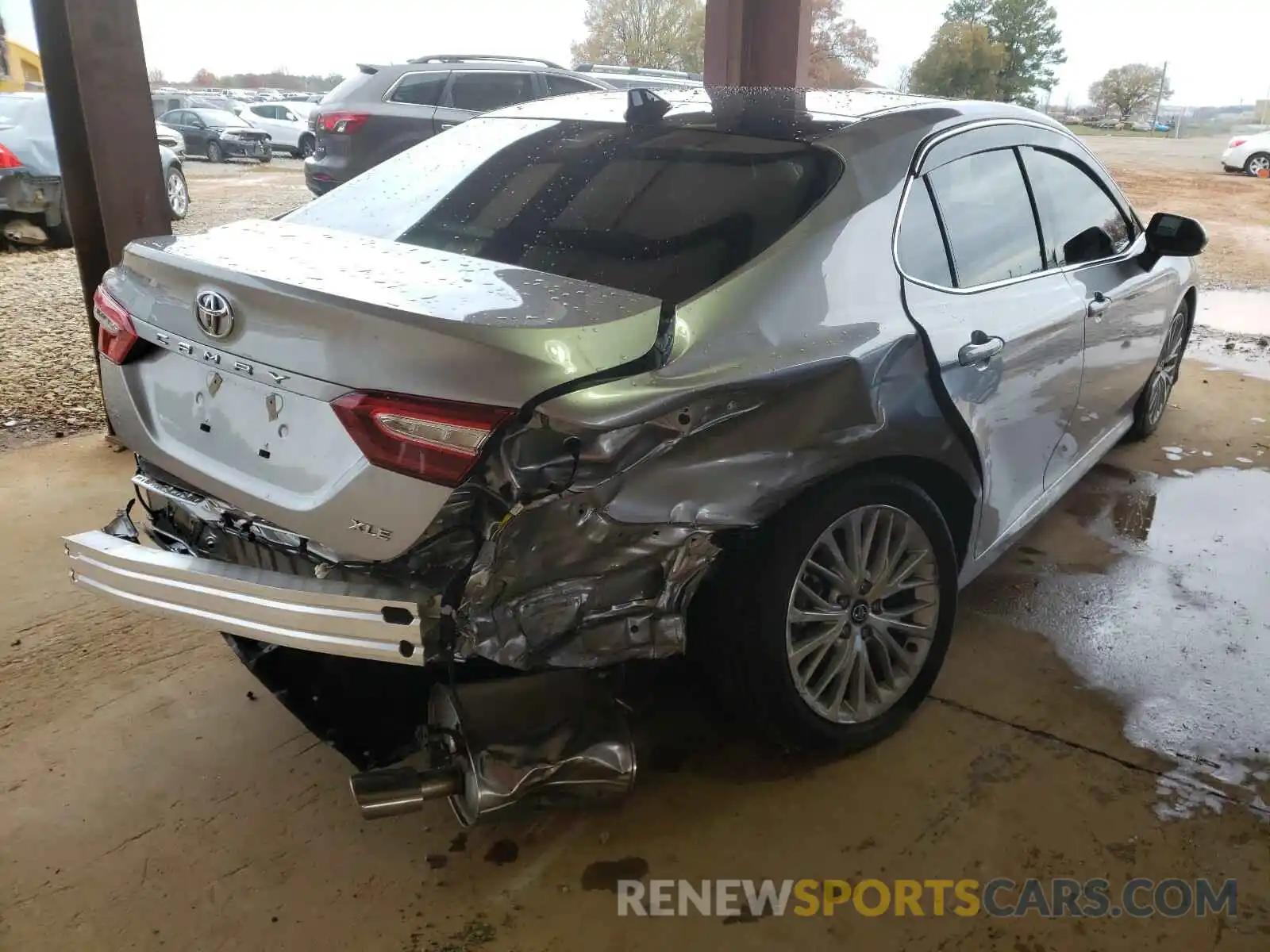 4 Photograph of a damaged car 4T1F11AK9LU942666 TOYOTA CAMRY 2020