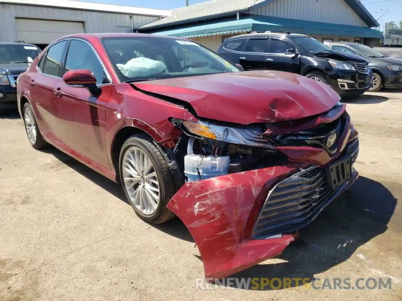 1 Photograph of a damaged car 4T1F11AKXLU302885 TOYOTA CAMRY 2020