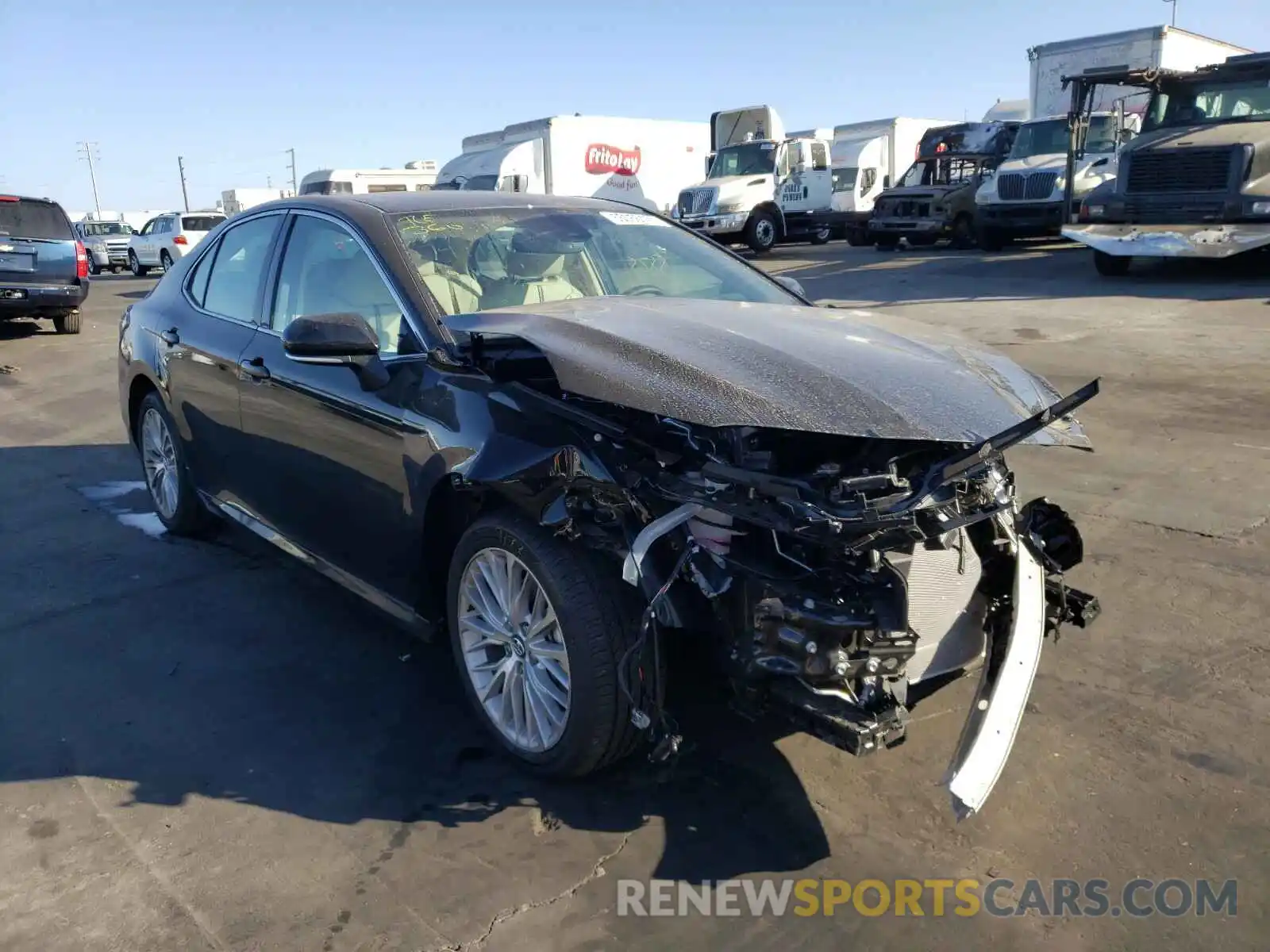 1 Photograph of a damaged car 4T1F11AKXLU882235 TOYOTA CAMRY 2020