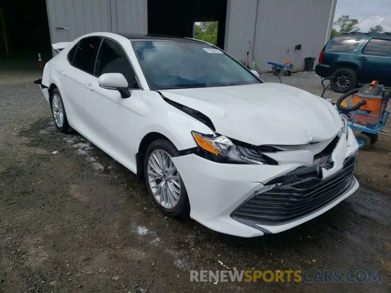 1 Photograph of a damaged car 4T1F11AKXLU911149 TOYOTA CAMRY 2020