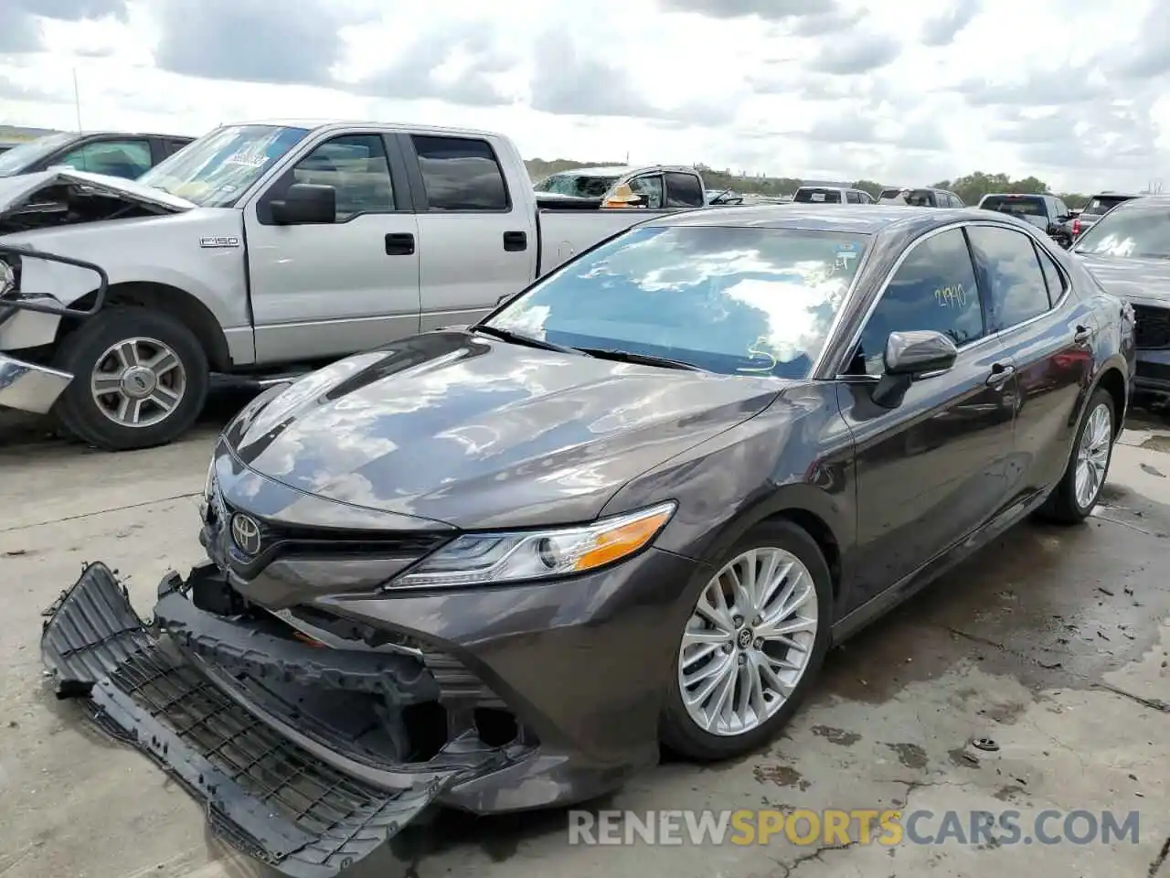 2 Photograph of a damaged car 4T1F11AKXLU941297 TOYOTA CAMRY 2020