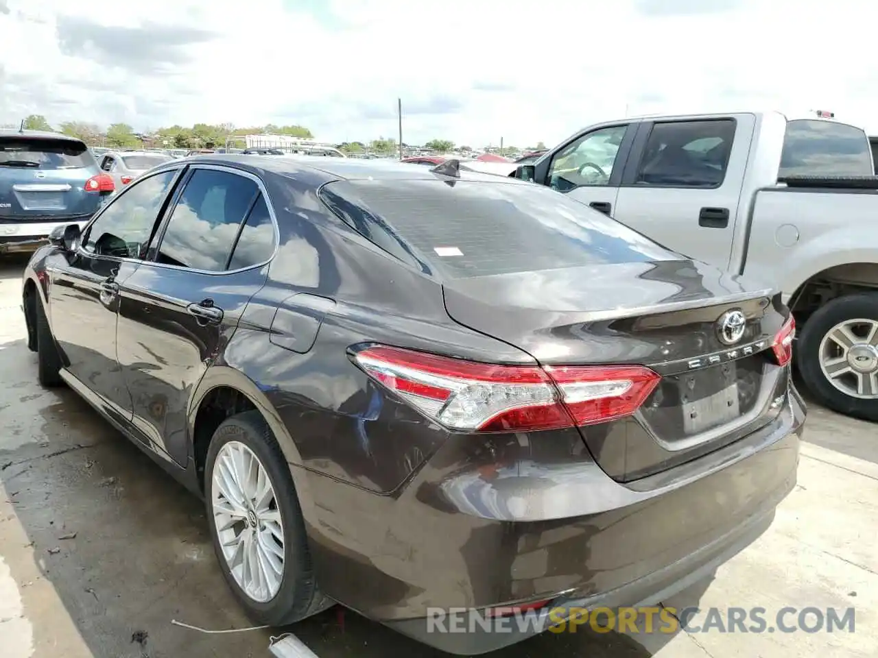 3 Photograph of a damaged car 4T1F11AKXLU941297 TOYOTA CAMRY 2020