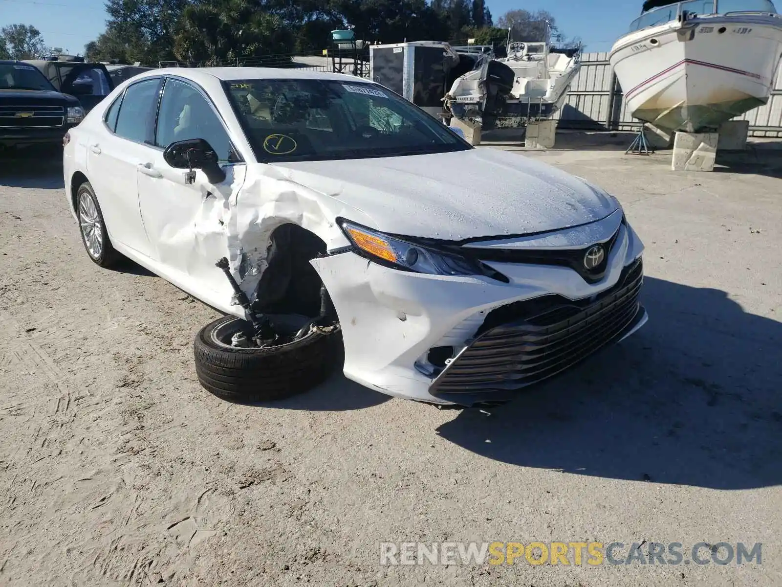 1 Photograph of a damaged car 4T1F11AKXLU959167 TOYOTA CAMRY 2020