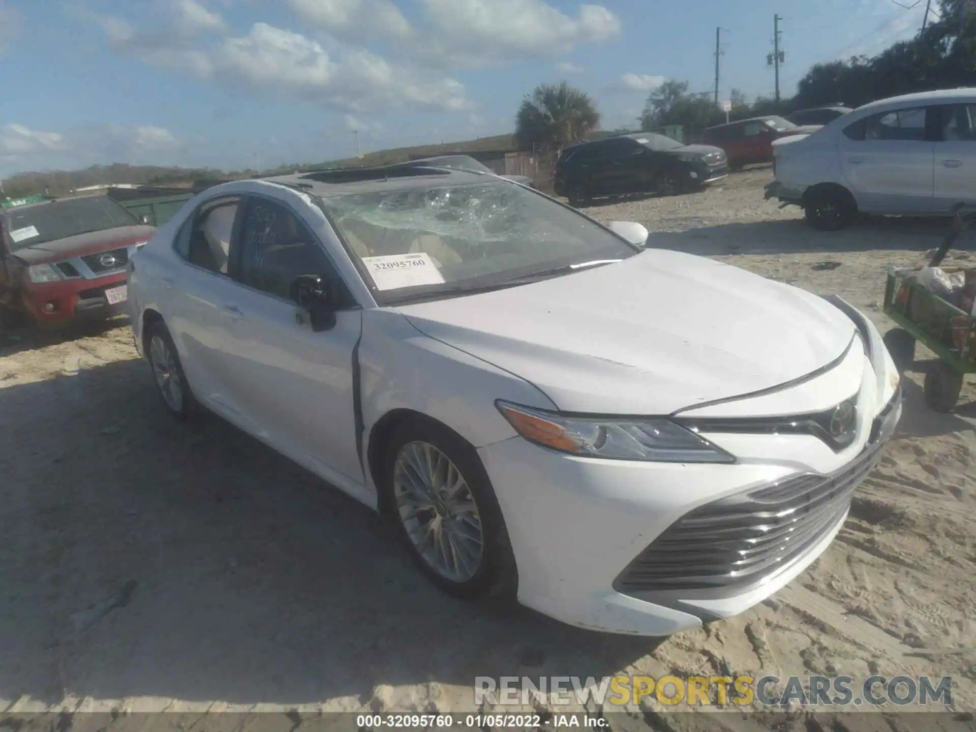 1 Photograph of a damaged car 4T1F11AKXLU989320 TOYOTA CAMRY 2020