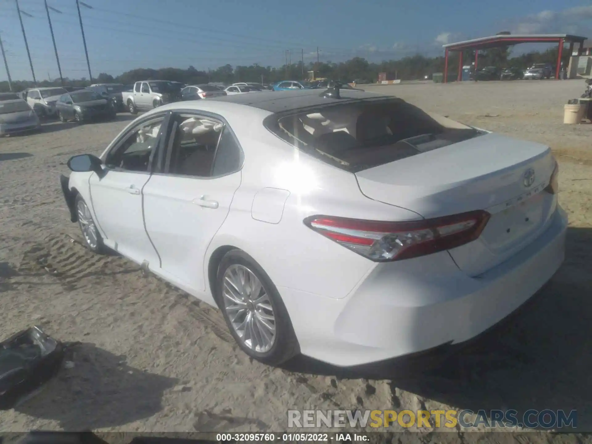 3 Photograph of a damaged car 4T1F11AKXLU989320 TOYOTA CAMRY 2020