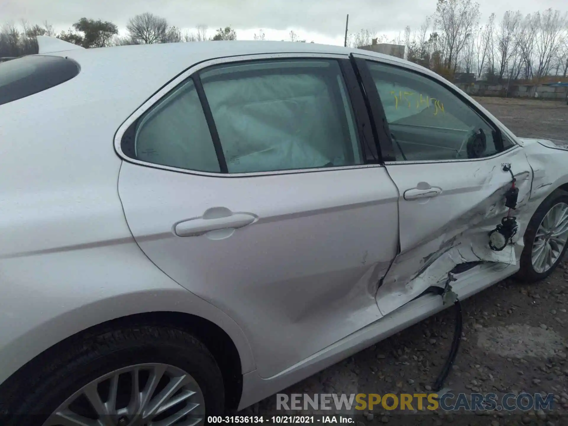 6 Photograph of a damaged car 4T1F11BK0LU004893 TOYOTA CAMRY 2020