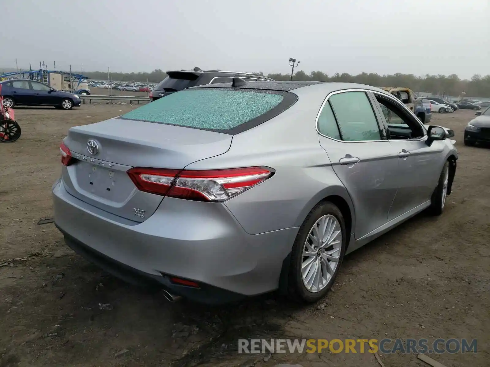 4 Photograph of a damaged car 4T1F11BK1LU010489 TOYOTA CAMRY 2020