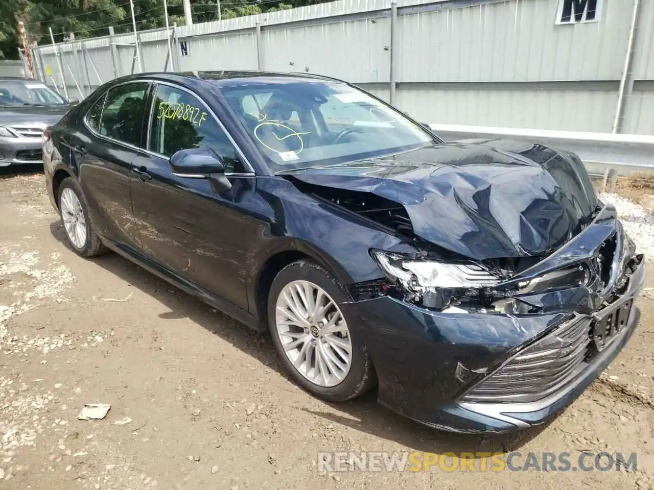 1 Photograph of a damaged car 4T1F11BK1LU014462 TOYOTA CAMRY 2020