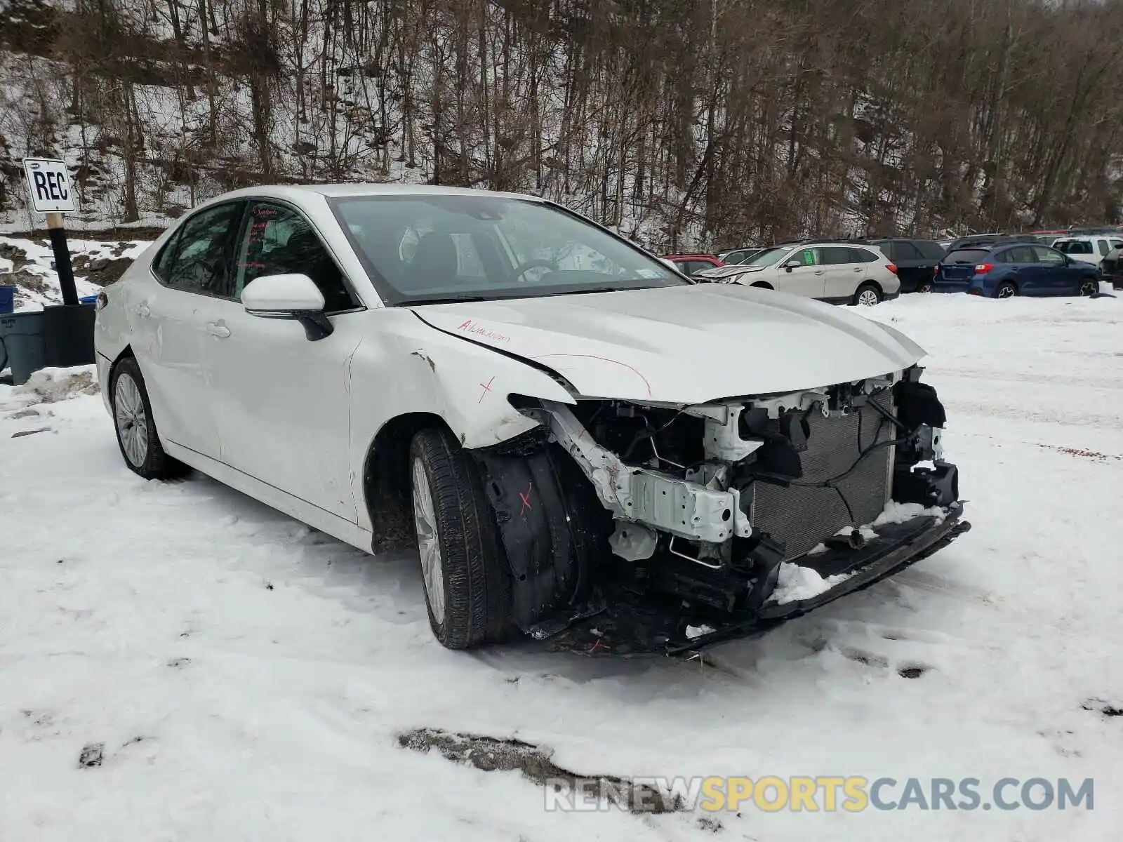 1 Photograph of a damaged car 4T1F11BK1LU015028 TOYOTA CAMRY 2020