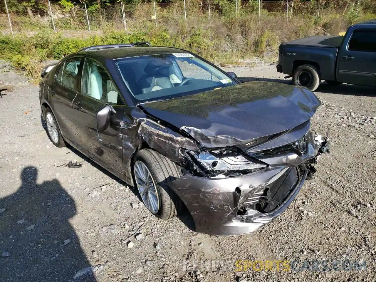 1 Photograph of a damaged car 4T1F11BK1LU015675 TOYOTA CAMRY 2020